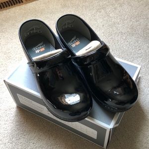 Dansko XP 2.O Black Patent Work Clogs